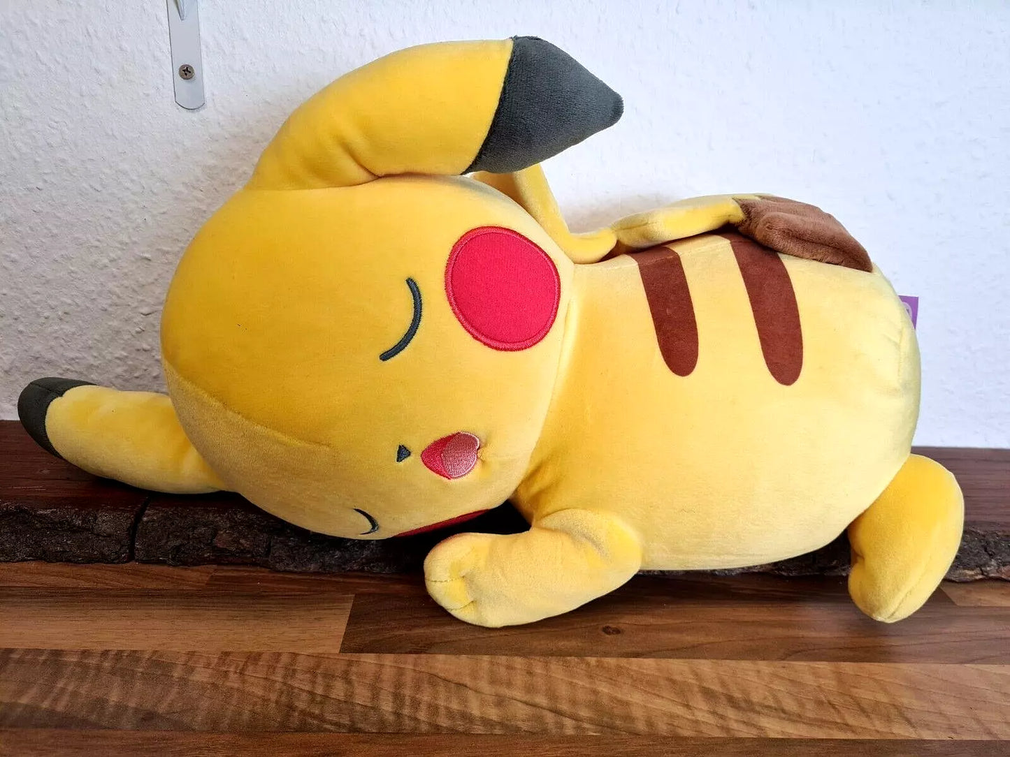 Peluche Pikachu Qui Dort 20 cm